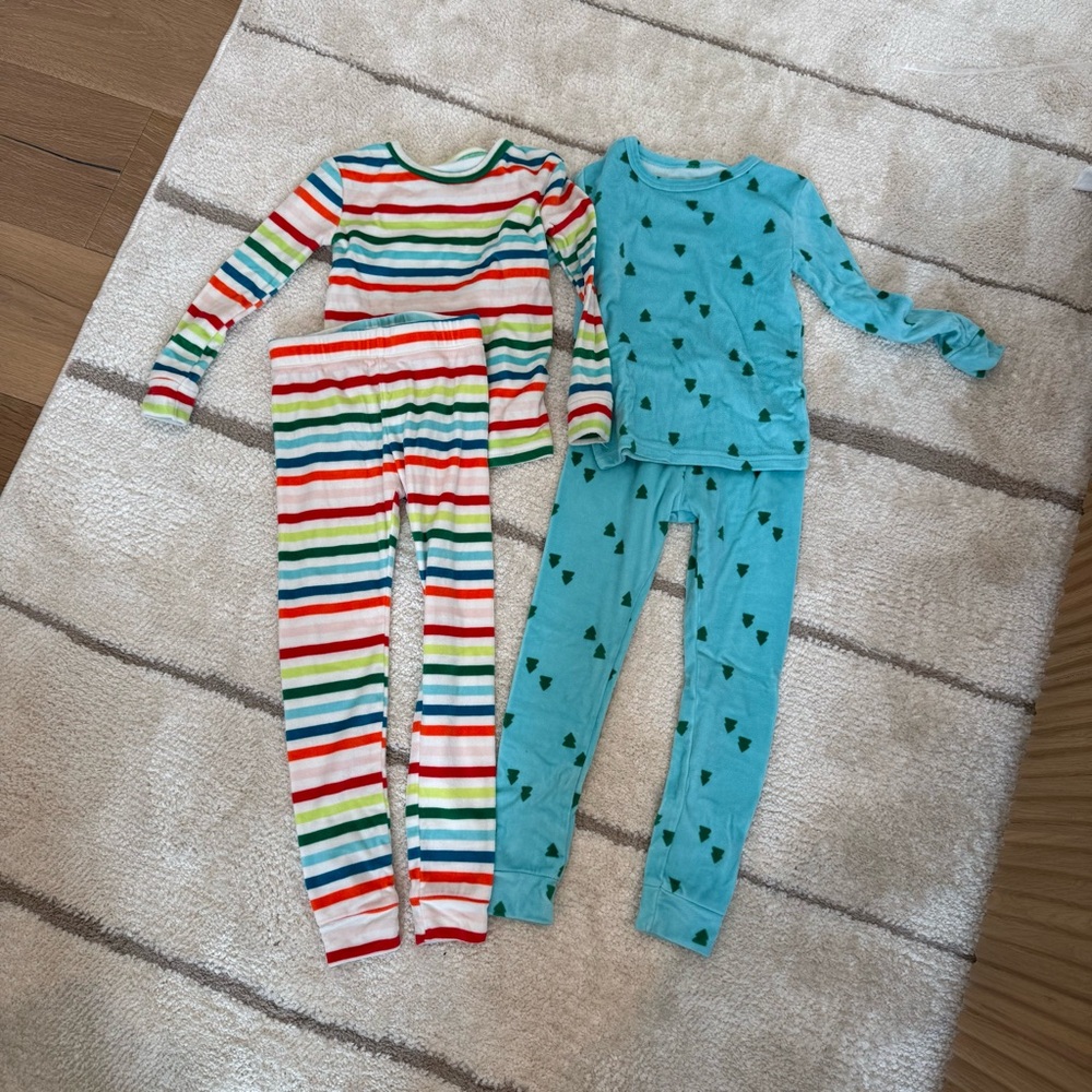 Set of 2 Pairs of Fuzzy Fleece Pajamas